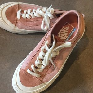 Vans tennis shoes size 7